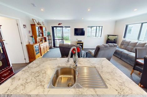 Photo of property in 100a Queen Street West, Levin, 5510