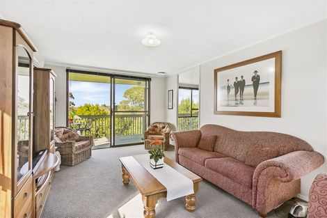 Photo of property in 19 Peterhouse Place, West Harbour, Auckland, 0618