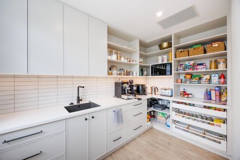 Photo of property in 72 Hartwell Drive, Kelvin Grove, Palmerston North, 4470