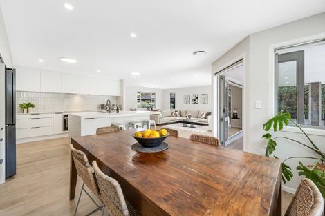 Photo of property in 100 Beach Road, Mellons Bay, Auckland, 2014