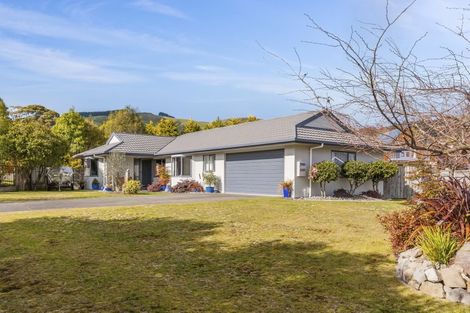Photo of property in 10 Yasmin Lane, Kinloch, Taupo, 3377