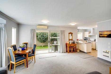 Photo of property in 2/2 Anzac Avenue, Onekawa, Napier, 4110