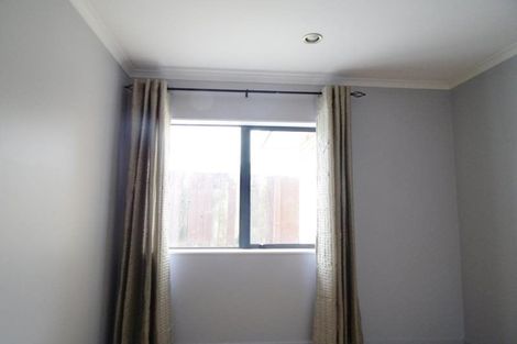 Photo of property in 72 Glenveagh Park Drive, Weymouth, Auckland, 2103