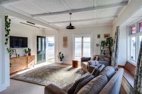 Photo of property in 1213 Caroline Road, Mayfair, Hastings, 4122