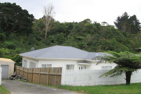 Photo of property in 30 Lincoln Avenue, Tawa, Wellington, 5028