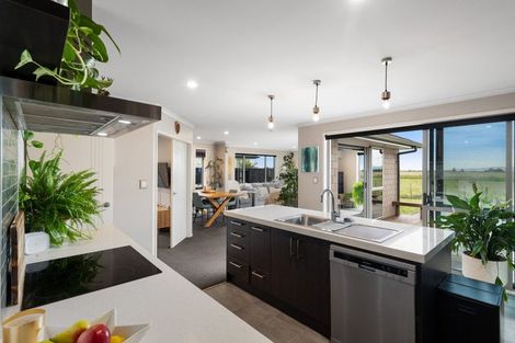 Photo of property in 64 Darlington Street, Ngatea, 3503