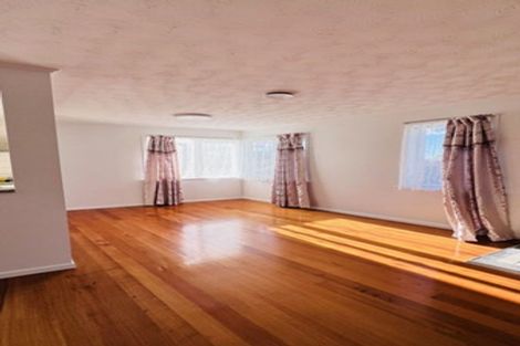 Photo of property in 50 Buscomb Avenue, Henderson, Auckland, 0610