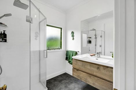 Photo of property in 1185b South Road, Oakura, 4314