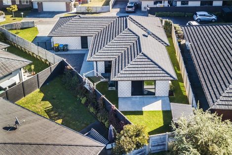 Photo of property in 6 Mooring Close, Whitby, Porirua, 5024