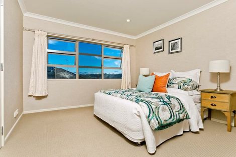 Photo of property in 7 Wye Oak Drive, Schnapper Rock, Auckland, 0632