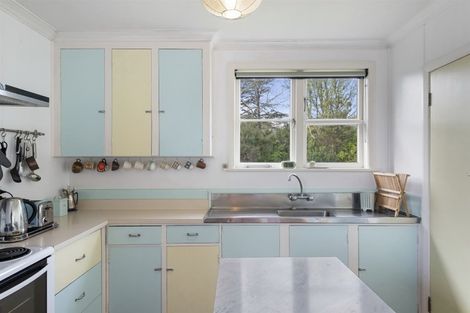 Photo of property in 2 Serwayne Place, Sunnyvale, Auckland, 0612