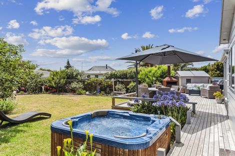 Photo of property in 8 Norna Grove, Waikawa Beach, Levin, 5573