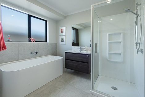 Photo of property in 1 Glenbervie Drive, Glenbervie, 0173