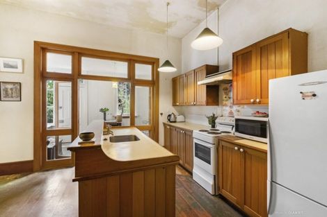 Photo of property in 118 Glenmore Street, Northland, Wellington, 6012