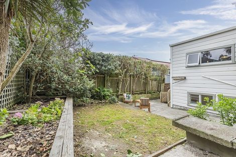 Photo of property in 5 Edinburgh Terrace, Berhampore, Wellington, 6023