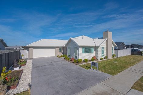 Photo of property in 17 Rangataiki Place, Te Awa, Napier, 4110