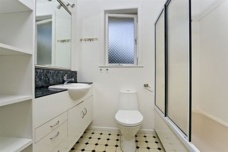 Photo of property in 40 Bond Crescent, Forrest Hill, Auckland, 0620