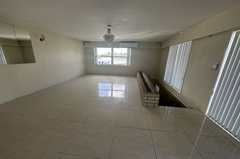 Photo of property in 409 Massey Road, Mangere East, Auckland, 2024