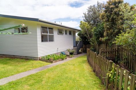 Photo of property in 5 Quinn Grove, Ranui, Porirua, 5024