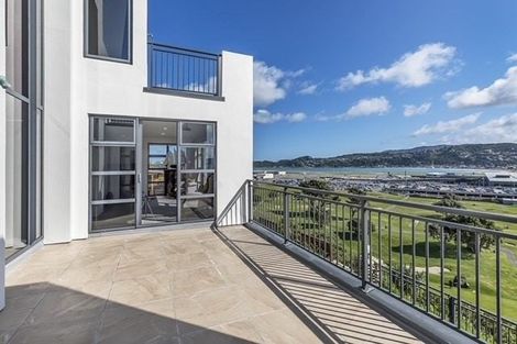 Photo of property in 8 Bunker Way, Strathmore Park, Wellington, 6022