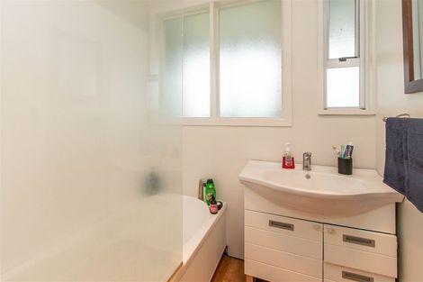 Photo of property in 5 Karaka Street, Inglewood, 4330