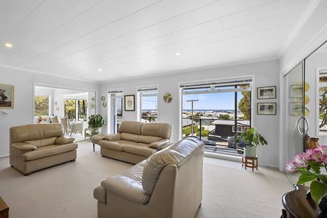 Photo of property in 128 Pendarves Street, New Plymouth, 4312