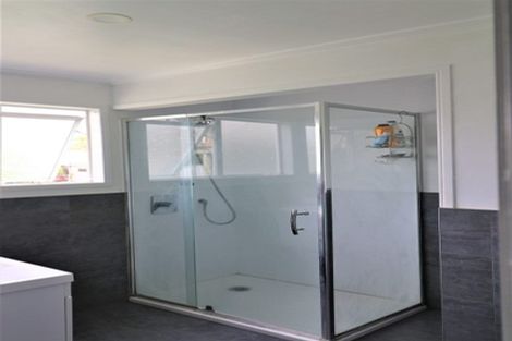 Photo of property in 35 Woodglen Road, Glen Eden, Auckland, 0602