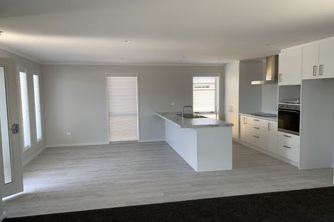 Photo of property in 180 Te Okuroa Drive, Papamoa, 3118