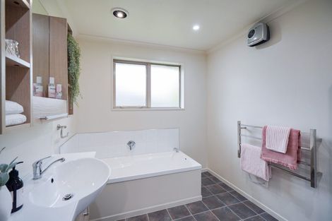 Photo of property in 53 Glenroy Park Drive, Waikiwi, Invercargill, 9810