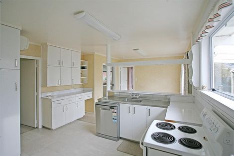 Photo of property in 30 Pinehurst Crescent, Russley, Christchurch, 8042