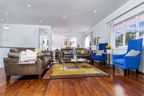 Photo of property in 18 William Bond Street, Stanley Point, Auckland, 0624