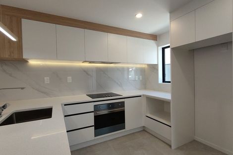 Photo of property in 2/7 Peverill Crescent, Papatoetoe, Auckland, 2025