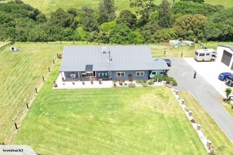 Photo of property in 323 Karioitahi Road, Karioitahi, Waiuku, 2683