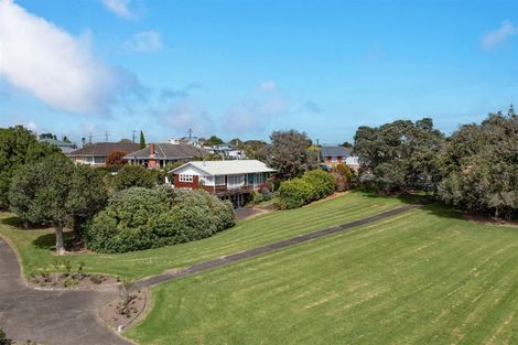 Photo of property in 2 Shortt Avenue, Mangere Bridge, Auckland, 2022