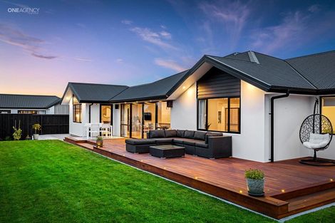 Photo of property in 7 Oakville Close, Rangiora, 7400