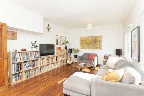 Photo of property in 120 Iranui Road, Inner Kaiti, Gisborne, 4010