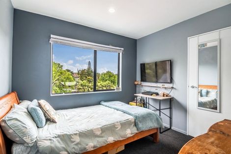 Photo of property in 6a Tallington Crescent, Torbay, Auckland, 0630
