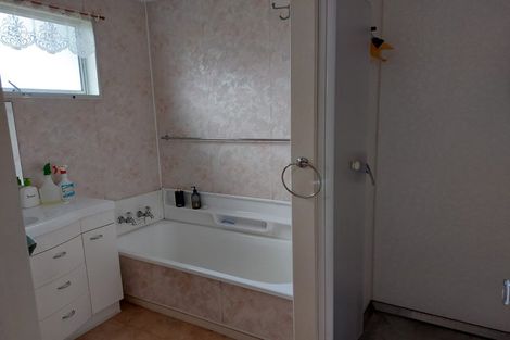 Photo of property in 14 Curlew Place, One Tree Point, 0118