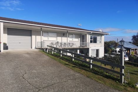 Photo of property in 3a Leo Place, Kawaha Point, Rotorua, 3010