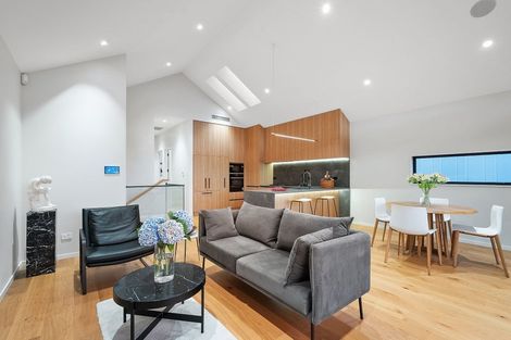 Photo of property in 15c Kiri Place, Mairangi Bay, Auckland, 0630