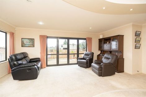 Photo of property in 2 Holden Avenue, Forest Lake, Hamilton, 3200