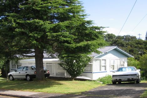 Photo of property in 33 Drome View Place, Beach Haven, Auckland, 0626