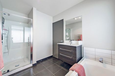 Photo of property in 17 Old Red Barn Road, Halswell, Christchurch, 8025