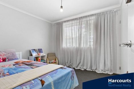 Photo of property in 169j Colwill Road, Massey, Auckland, 0614