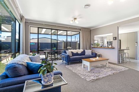 Photo of property in 19a Kawaha Point Road, Fairy Springs, Rotorua, 3015