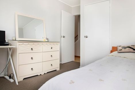 Photo of property in 2/148 Pigeon Mountain Road, Half Moon Bay, Auckland, 2012