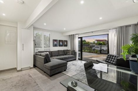 Photo of property in 3 Sandiacre Way, Browns Bay, Auckland, 0630