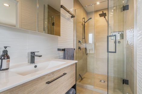 Photo of property in 10 Rena Place, Whitianga, 3510