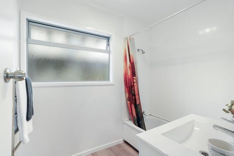 Photo of property in 3/11a Bayside Avenue, Te Atatu Peninsula, Auckland, 0610