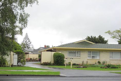 Photo of property in 2/461 Great South Road, Opaheke, Papakura, 2113